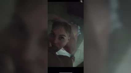 Шлюха с мамбы, которая мечтает насосать на гелик