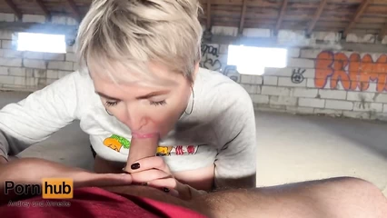 Зрелочка дала таксисту оттрахать в заброшке