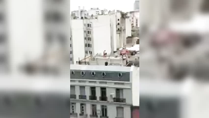 Смотрим из офиса за сексом на крыше