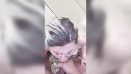 Голой шлюхе обкончали всё лицо