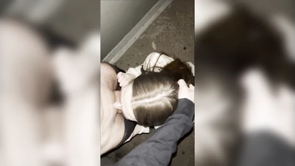 Качественный минет в подъезде