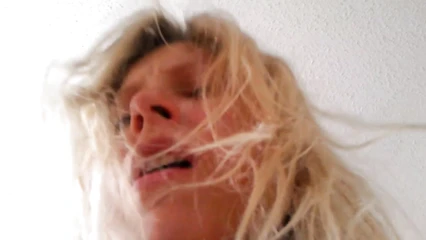 Блондиночка сверху