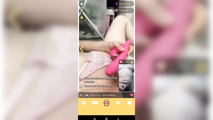 Дрочу в видеочате с молодой