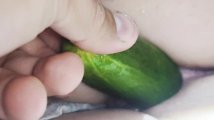 Пися и большой огурчик 2