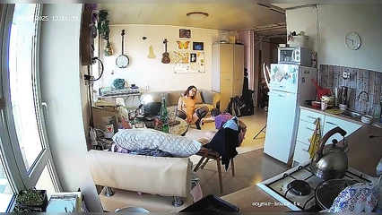 Рыжая дрочит дилдо, а мужик снимает