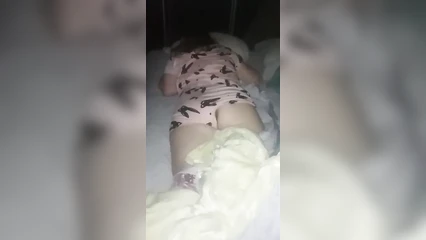Палец в спящей попке 2
