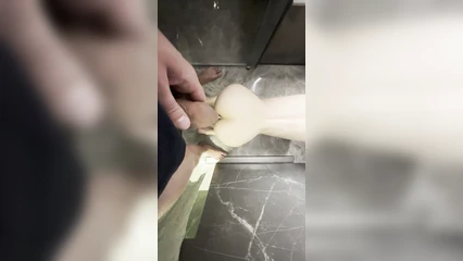 Нассал на очко во время месячных