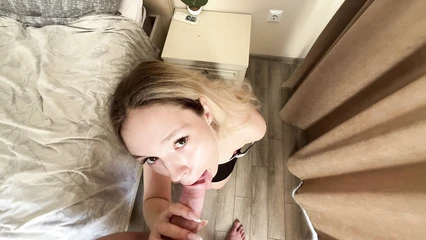 Подружка изменщица решила сделать мне минет