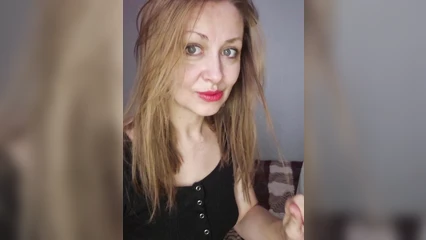 Показала красивую киску