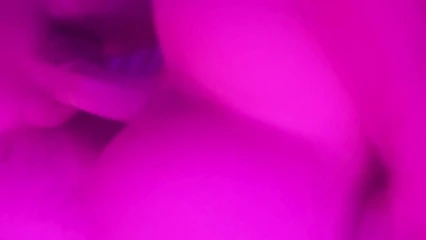 Долблю подругу, пока её парень отдыхает