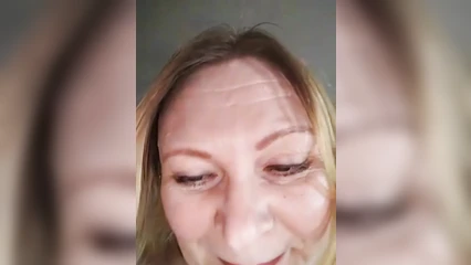 Стелла светит волосатой киской