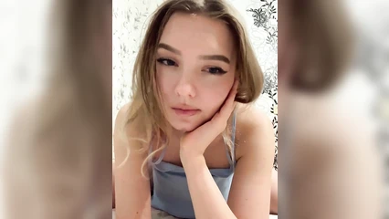 Красивые губки Елены