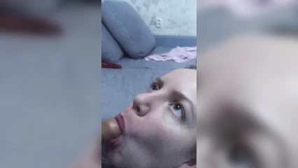 Жена посасывает, а я кайфую