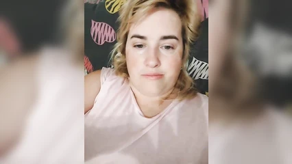 Блондинка приятной полноты