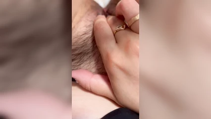Дрочит для мужа