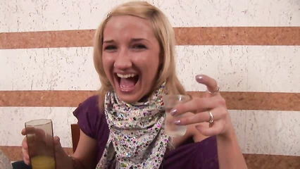 Быстро напоил Жанку и грубо затрахал ее очко членом ч1