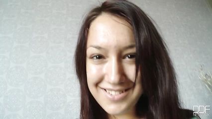 Оливия из России удивляет режиссера ногами