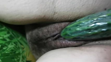 Огурец в киске