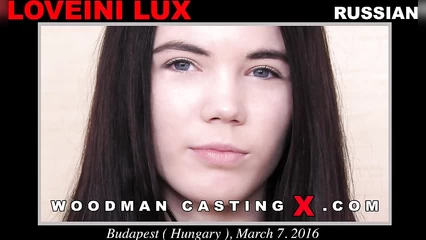 Ловения из России показывая тело покрутила соски