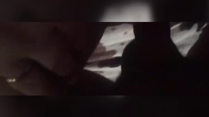 Жена развлекается на члене