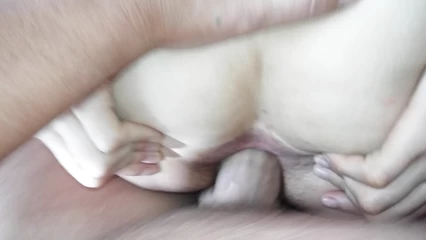 Трахается в попу и ей нравится