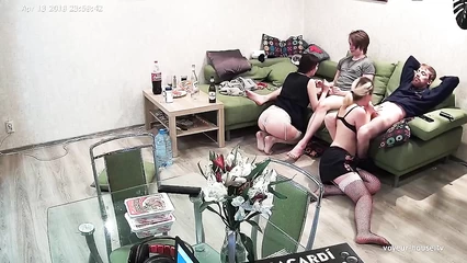 Подружки в чулочках делают минет вместе