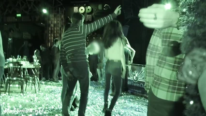 Немного эротики на новогодней дискотеке
