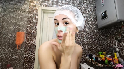 Утренние процедуры заводной подружки