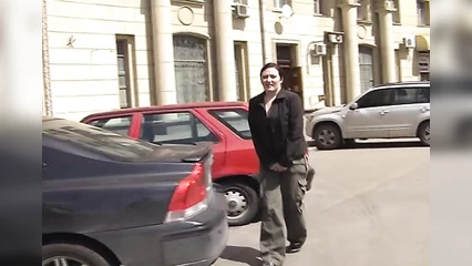 Питерская дама обоссалась посреди города