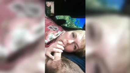 34 летняя Маша из Санкт-Петербурга отсасывает в машине